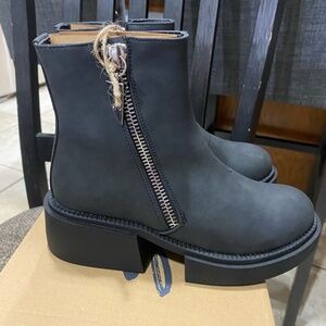 SEVEN 7 vault black chunky grunge both sides zip booties size 7. NEW with tags